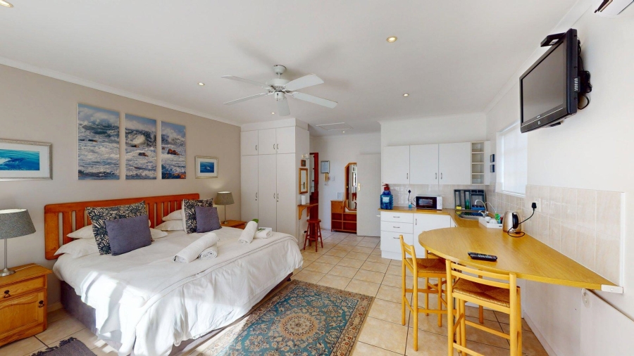 8 Bedroom Property for Sale in Summerstrand Eastern Cape